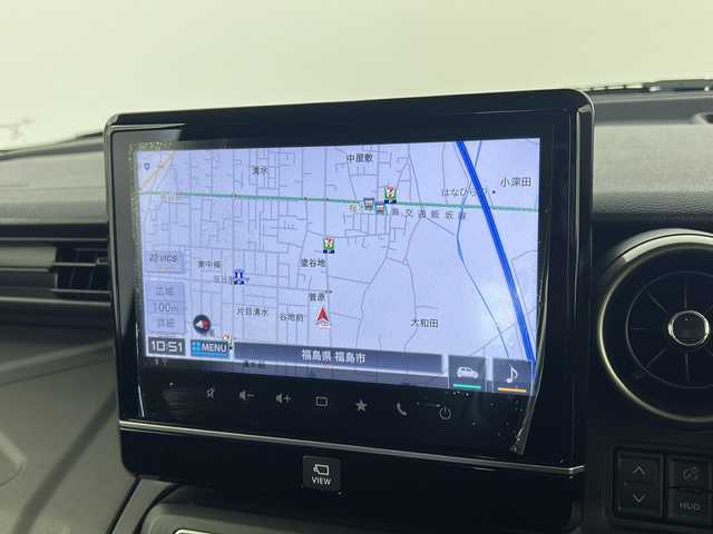 スズキ スペーシア ギア HYBRID XZ 福島県 2022(令4)年 1.5万km シフォンアイボリーM /禁煙車//4WD//スズキセーフティサポート/・後退時ブレーキサポート/・車線逸脱抑制制御機能/・車線逸脱警報機能/・パーキングソナー/・横滑り防止装置/・ハイビームアシスト//デュアルカメラブレーキサポート//ヘッドアップディスプレイ//アダプティブクルーズコントロール//全周囲カメラ//メーカーOPナビ/・BT.USB.CD.DVD/・フルセグTV//両側パワースライドドア//前席シートヒーター//ビルトインETC//ドライブレコーダー（FR）//プッシュスタート//スマートキー×2//LEDヘッドライト//LEDフォグライト//ステアリングスイッチ//純正フロアマット//純正14インチAW//シートバックテーブル//ロールサンシェード//後席サーキュレーター