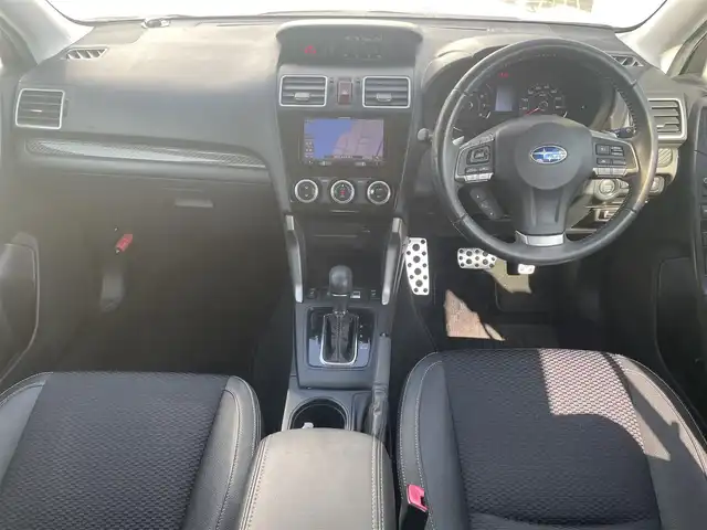 スバル フォレスター S－リミテッド 佐賀県 2015(平27)年 14.3万km クリスタルホワイトP （株)IDOMが運営する【じしゃロン佐賀店】の自社ローン専用車両になります。/こちらは現金またはオートローンご利用時の価格です。自社ローンご希望の方は別途その旨お申付け下さい/禁煙車　/４ＷＤ　/カロッツェリアナビ ＴＶ ＢＴオーディオ ＤＶＤ ＣＤ　/バックカメラ　　/ＥＴＣ　/前席パワーシート　/前席シートヒーター