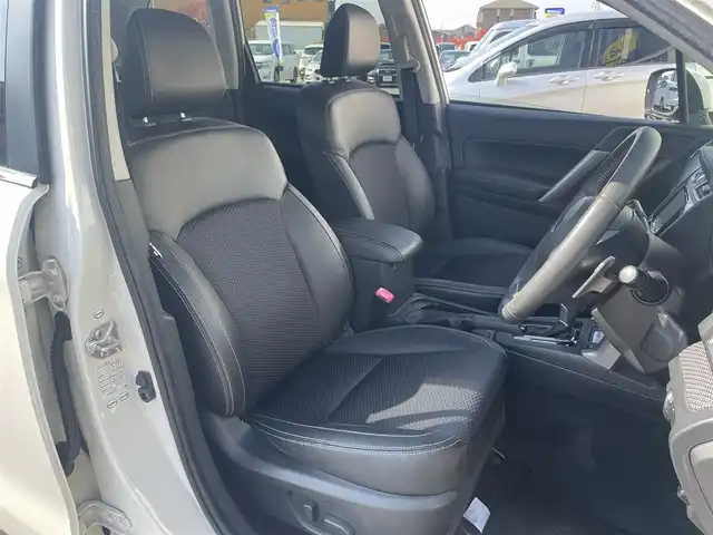 スバル フォレスター S－リミテッド 佐賀県 2015(平27)年 14.3万km クリスタルホワイトP （株)IDOMが運営する【じしゃロン佐賀店】の自社ローン専用車両になります。/こちらは現金またはオートローンご利用時の価格です。自社ローンご希望の方は別途その旨お申付け下さい/禁煙車　/４ＷＤ　/カロッツェリアナビ ＴＶ ＢＴオーディオ ＤＶＤ ＣＤ　/バックカメラ　　/ＥＴＣ　/前席パワーシート　/前席シートヒーター