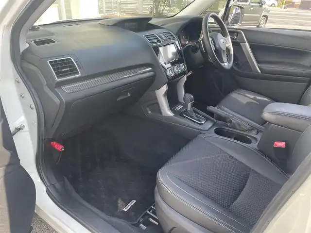 スバル フォレスター S－リミテッド 佐賀県 2015(平27)年 14.3万km クリスタルホワイトP （株)IDOMが運営する【じしゃロン佐賀店】の自社ローン専用車両になります。/こちらは現金またはオートローンご利用時の価格です。自社ローンご希望の方は別途その旨お申付け下さい/禁煙車　/４ＷＤ　/カロッツェリアナビ ＴＶ ＢＴオーディオ ＤＶＤ ＣＤ　/バックカメラ　　/ＥＴＣ　/前席パワーシート　/前席シートヒーター