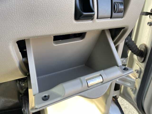 スズキ エブリイ PA 神奈川県 2014(平26)年 5万km シルキーシルバーメタリック ・ＣＤ・ＡＭＦＭラジオ　/・パワーウィンド　/・Ｗエアバッグ　/・リモコンキー　/・マニュアルエアコン　/・パワーステアリング　/・リアワイパー　/・集中ドアロック　/・純正フロアマット　/・可倒式リアシート　/・ハロゲンヘッドライト