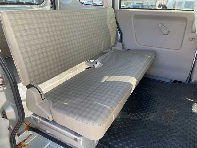 スズキ エブリイ PA 神奈川県 2014(平26)年 5万km シルキーシルバーメタリック ・ＣＤ・ＡＭＦＭラジオ　/・パワーウィンド　/・Ｗエアバッグ　/・リモコンキー　/・マニュアルエアコン　/・パワーステアリング　/・リアワイパー　/・集中ドアロック　/・純正フロアマット　/・可倒式リアシート　/・ハロゲンヘッドライト