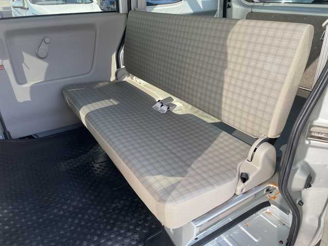 スズキ エブリイ PA 神奈川県 2014(平26)年 5万km シルキーシルバーメタリック ・ＣＤ・ＡＭＦＭラジオ　/・パワーウィンド　/・Ｗエアバッグ　/・リモコンキー　/・マニュアルエアコン　/・パワーステアリング　/・リアワイパー　/・集中ドアロック　/・純正フロアマット　/・可倒式リアシート　/・ハロゲンヘッドライト