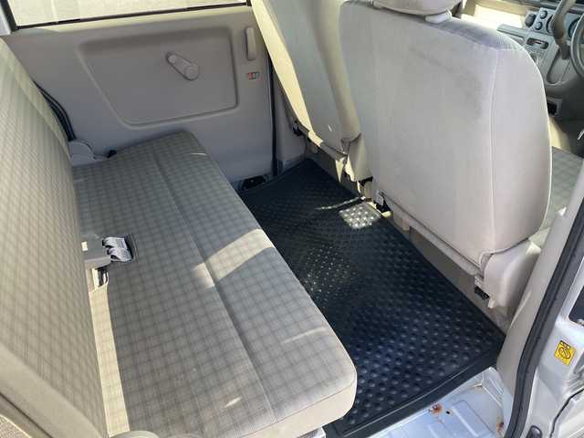 スズキ エブリイ PA 神奈川県 2014(平26)年 5万km シルキーシルバーメタリック ・ＣＤ・ＡＭＦＭラジオ　/・パワーウィンド　/・Ｗエアバッグ　/・リモコンキー　/・マニュアルエアコン　/・パワーステアリング　/・リアワイパー　/・集中ドアロック　/・純正フロアマット　/・可倒式リアシート　/・ハロゲンヘッドライト