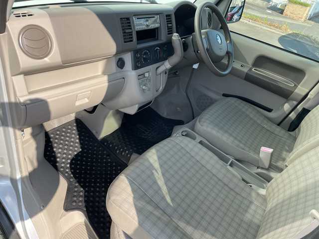 スズキ エブリイ PA 神奈川県 2014(平26)年 5万km シルキーシルバーメタリック ・ＣＤ・ＡＭＦＭラジオ　/・パワーウィンド　/・Ｗエアバッグ　/・リモコンキー　/・マニュアルエアコン　/・パワーステアリング　/・リアワイパー　/・集中ドアロック　/・純正フロアマット　/・可倒式リアシート　/・ハロゲンヘッドライト