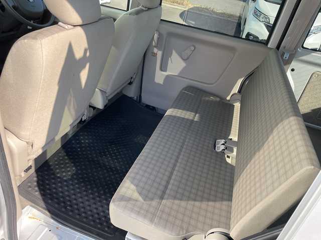 スズキ エブリイ PA 神奈川県 2014(平26)年 5万km シルキーシルバーメタリック ・ＣＤ・ＡＭＦＭラジオ　/・パワーウィンド　/・Ｗエアバッグ　/・リモコンキー　/・マニュアルエアコン　/・パワーステアリング　/・リアワイパー　/・集中ドアロック　/・純正フロアマット　/・可倒式リアシート　/・ハロゲンヘッドライト