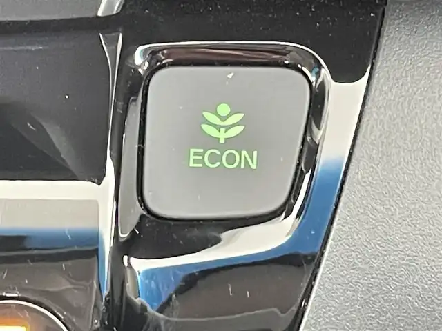 ホンダ フリード ハイブリット G ブラックスタイル 千葉県 2023(令5)年 2.4万km プラチナホワイトパール 禁煙車/社外メモリナビ/　CD/DVD/BT/ワンセグTV/両側パワースライドドア/ホンダセンシング/●衝突軽減ブレーキ〈CMBS〉/●誤発進抑制機能/●後方誤発進抑制機能/●歩行者事故低減ステアリング/●路外逸脱抑制機能/●ACC〈アダプティブ・クルーズ・コントロール〉/●LKAS〈車線維持支援システム〉/●オートハイビーム/●先行車発進お知らせ機能/●標識認識機能/ETC/前席シートヒーター/革巻きステアリング/ステアリングスイッチ/電動格納ミラー/純正15インチアルミホイール/LEDヘッドライト