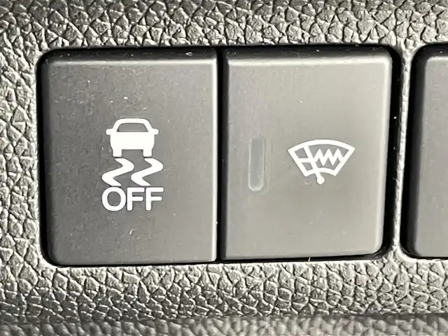 ホンダ フリード ハイブリット G ブラックスタイル 千葉県 2023(令5)年 2.4万km プラチナホワイトパール 禁煙車/社外メモリナビ/　CD/DVD/BT/ワンセグTV/両側パワースライドドア/ホンダセンシング/●衝突軽減ブレーキ〈CMBS〉/●誤発進抑制機能/●後方誤発進抑制機能/●歩行者事故低減ステアリング/●路外逸脱抑制機能/●ACC〈アダプティブ・クルーズ・コントロール〉/●LKAS〈車線維持支援システム〉/●オートハイビーム/●先行車発進お知らせ機能/●標識認識機能/ETC/前席シートヒーター/革巻きステアリング/ステアリングスイッチ/電動格納ミラー/純正15インチアルミホイール/LEDヘッドライト