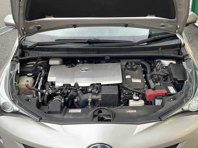 トヨタ プリウス Sセーフティプラス 岐阜県 2018(平30)年 6.3万km スティールブロンドM 禁煙車/純正ナビ/フルセグTV/クルーズコントロール/クリアランスソナー/前後コーナーセンサー/衝突軽減ブレーキ/ミラー型ドライブレコーダー/ETC/バックカメラ/純正アルミホイール/純正フロアマット/シートカバー/プッシュスタート/ドアバイザー/オートエアコン/オートライト/オートハイビーム/スマートキー