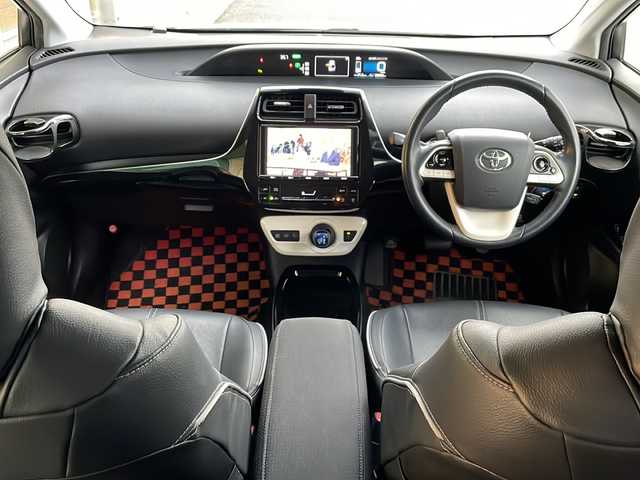 トヨタ プリウス Sセーフティプラス 岐阜県 2018(平30)年 6.3万km スティールブロンドM 禁煙車/純正ナビ/フルセグTV/クルーズコントロール/クリアランスソナー/前後コーナーセンサー/衝突軽減ブレーキ/ミラー型ドライブレコーダー/ETC/バックカメラ/純正アルミホイール/純正フロアマット/シートカバー/プッシュスタート/ドアバイザー/オートエアコン/オートライト/オートハイビーム/スマートキー