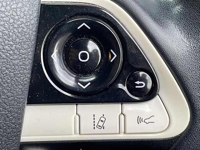 トヨタ プリウス Sセーフティプラス 岐阜県 2018(平30)年 6.3万km スティールブロンドM 禁煙車/純正ナビ/フルセグTV/クルーズコントロール/クリアランスソナー/前後コーナーセンサー/衝突軽減ブレーキ/ミラー型ドライブレコーダー/ETC/バックカメラ/純正アルミホイール/純正フロアマット/シートカバー/プッシュスタート/ドアバイザー/オートエアコン/オートライト/オートハイビーム/スマートキー