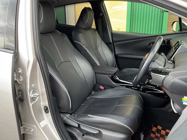 トヨタ プリウス Sセーフティプラス 岐阜県 2018(平30)年 6.3万km スティールブロンドM 禁煙車/純正ナビ/フルセグTV/クルーズコントロール/クリアランスソナー/前後コーナーセンサー/衝突軽減ブレーキ/ミラー型ドライブレコーダー/ETC/バックカメラ/純正アルミホイール/純正フロアマット/シートカバー/プッシュスタート/ドアバイザー/オートエアコン/オートライト/オートハイビーム/スマートキー