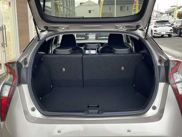 トヨタ プリウス Sセーフティプラス 岐阜県 2018(平30)年 6.3万km スティールブロンドM 禁煙車/純正ナビ/フルセグTV/クルーズコントロール/クリアランスソナー/前後コーナーセンサー/衝突軽減ブレーキ/ミラー型ドライブレコーダー/ETC/バックカメラ/純正アルミホイール/純正フロアマット/シートカバー/プッシュスタート/ドアバイザー/オートエアコン/オートライト/オートハイビーム/スマートキー