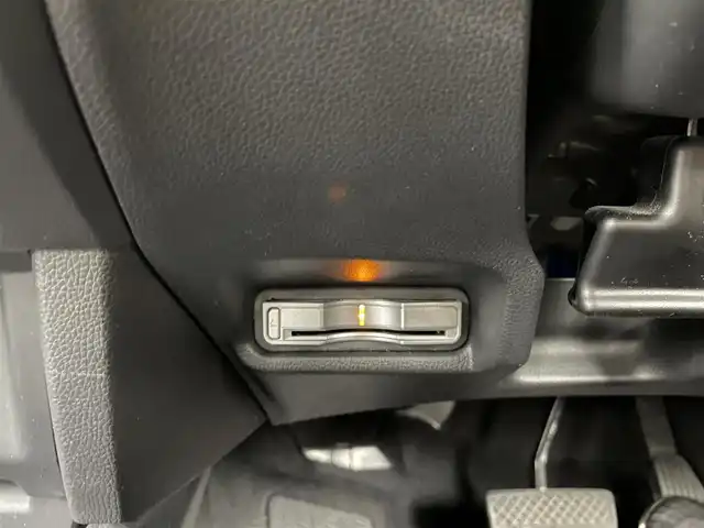 ホンダ フィット ハイブリット Fパッケージ コンフォートED 大分県 2016(平28)年 7.2万km プレミアムクリスタルレッドM ワンオーナー/純正SDナビ（VXM-175VFi）/ BT/CD/DVD/フルセグ/バックカメラ/シートヒーター（前席）/クルーズコントロール/オートライト/アイドリングストップ/ステアリングスイッチ/電動格納ミラー/ビルトインETC/プッシュスタート/スマートキー/純正フロアマット