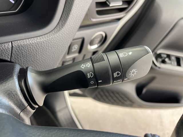 トヨタ ヴォクシー ZS 煌Ⅲ 鹿児島県 2020(令2)年 6.4万km ホワイトパールクリスタルシャイン アルパイン製11インチナビ/(CD/DVD/BT/フルセグTV)/アルパイン製フリップダウンモニター/両側パワースライドドア/モデリスタエアロ/クルーズコントロール/プリクラッシュセーフティ/オートライト/オートマチックハイビーム/ハーフレザーシート/スマートキー/プッシュスタート/前後ドライブレコーダー