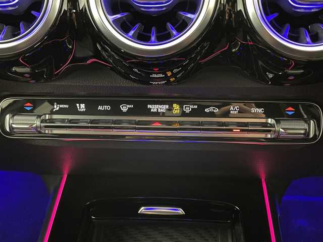 メルセデス・ベンツ ＧＬＢ２００ｄ AMGライン 熊本県 2020(令2)年 6.5万km コスモスブラック ・スマートキー/・プッシュスタート/・アクティブステアリングアシスト/・道路標識アシスト/・アクティブレーンキーピングアシスト/・アクティブブレーキアシスト/・アテンションアシスト/・ブラインドスポットモニター/・レーンチェンジアシスト/・インテリジェントライトシステム/・クルーズコントロール(追従式)/・ハーフレザーシート/・前席パワーシート/・前席シートヒーター /・純正HDDナビ/　【Bluetooth・USB】/・フルセグTV/・全方位カメラ/・ETC2.0/・ドライブレコーダー(前後録画)/・パワーバックドア/・LEDヘッドランプ/・純正マット/・保証書/取説