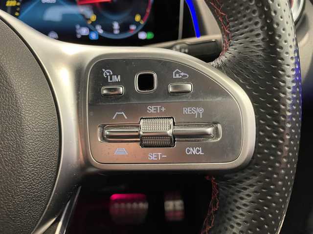 メルセデス・ベンツ ＧＬＢ２００ｄ AMGライン 熊本県 2020(令2)年 6.5万km コスモスブラック ・スマートキー/・プッシュスタート/・アクティブステアリングアシスト/・道路標識アシスト/・アクティブレーンキーピングアシスト/・アクティブブレーキアシスト/・アテンションアシスト/・ブラインドスポットモニター/・レーンチェンジアシスト/・インテリジェントライトシステム/・クルーズコントロール(追従式)/・ハーフレザーシート/・前席パワーシート/・前席シートヒーター /・純正HDDナビ/　【Bluetooth・USB】/・フルセグTV/・全方位カメラ/・ETC2.0/・ドライブレコーダー(前後録画)/・パワーバックドア/・LEDヘッドランプ/・純正マット/・保証書/取説