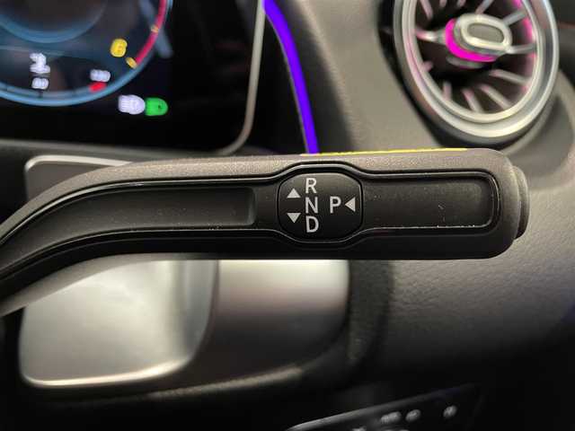 メルセデス・ベンツ ＧＬＢ２００ｄ AMGライン 熊本県 2020(令2)年 6.5万km コスモスブラック ・スマートキー/・プッシュスタート/・アクティブステアリングアシスト/・道路標識アシスト/・アクティブレーンキーピングアシスト/・アクティブブレーキアシスト/・アテンションアシスト/・ブラインドスポットモニター/・レーンチェンジアシスト/・インテリジェントライトシステム/・クルーズコントロール(追従式)/・ハーフレザーシート/・前席パワーシート/・前席シートヒーター /・純正HDDナビ/　【Bluetooth・USB】/・フルセグTV/・全方位カメラ/・ETC2.0/・ドライブレコーダー(前後録画)/・パワーバックドア/・LEDヘッドランプ/・純正マット/・保証書/取説