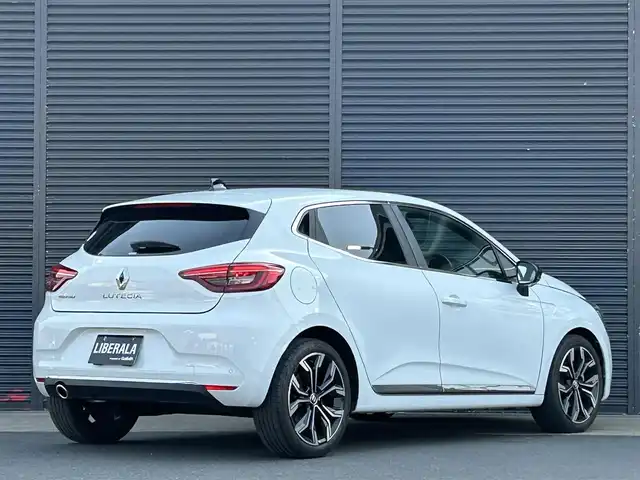 ルノー ルノー ルーテシア インテンス テックパック 茨城県 2022(令4)年 2.8万km 白 アクティブブレーキ　/ＡＣＣ　/ＬＫＡ　/ＢＳＭ　/Ｂカメラ　/パーキングセンサー　/ＣａｒＰｌａｙ　/ＢＴ　/黒革　/シートヒーター　/ステアリングヒーター/ＬＥＤ　/アンビエントライト　/ＥＴＣ　/前後ドラレコ　/禁煙車