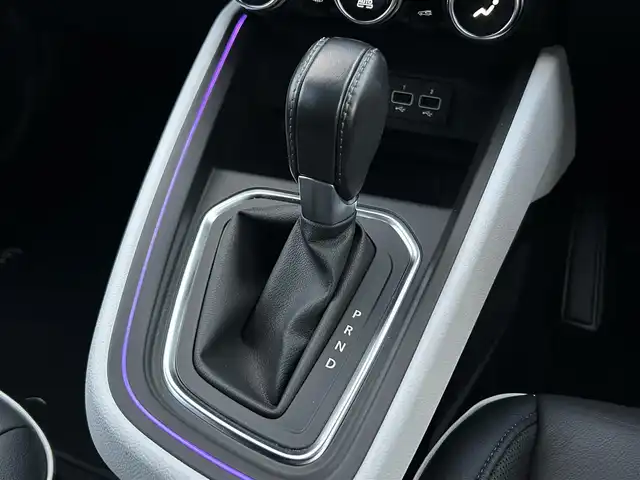 ルノー ルノー ルーテシア インテンス テックパック 茨城県 2022(令4)年 2.8万km 白 アクティブブレーキ　/ＡＣＣ　/ＬＫＡ　/ＢＳＭ　/Ｂカメラ　/パーキングセンサー　/ＣａｒＰｌａｙ　/ＢＴ　/黒革　/シートヒーター　/ステアリングヒーター/ＬＥＤ　/アンビエントライト　/ＥＴＣ　/前後ドラレコ　/禁煙車