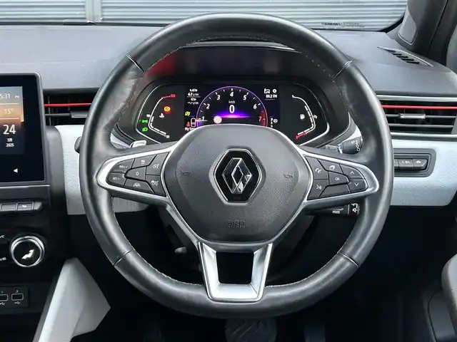 ルノー ルノー ルーテシア インテンス テックパック 茨城県 2022(令4)年 2.8万km 白 アクティブブレーキ　/ＡＣＣ　/ＬＫＡ　/ＢＳＭ　/Ｂカメラ　/パーキングセンサー　/ＣａｒＰｌａｙ　/ＢＴ　/黒革　/シートヒーター　/ステアリングヒーター/ＬＥＤ　/アンビエントライト　/ＥＴＣ　/前後ドラレコ　/禁煙車