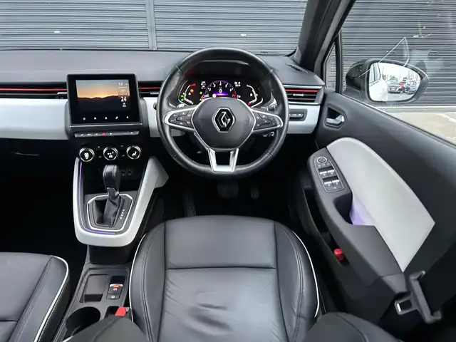 ルノー ルノー ルーテシア インテンス テックパック 茨城県 2022(令4)年 2.8万km 白 アクティブブレーキ　/ＡＣＣ　/ＬＫＡ　/ＢＳＭ　/Ｂカメラ　/パーキングセンサー　/ＣａｒＰｌａｙ　/ＢＴ　/黒革　/シートヒーター　/ステアリングヒーター/ＬＥＤ　/アンビエントライト　/ＥＴＣ　/前後ドラレコ　/禁煙車