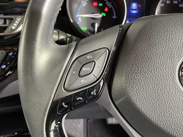 トヨタ Ｃ－ＨＲ G 福岡県 2017(平29)年 7.5万km ホワイトパールクリスタルシャイン フォグランプ/LEDヘッドライト/レーダークルーズコントロール/レーンキープアシスト/シートヒーター(D＋N席)/前後方向コーナーセンサー/フルセグテレビ/プッシュスタート/ETC/バックカメラ