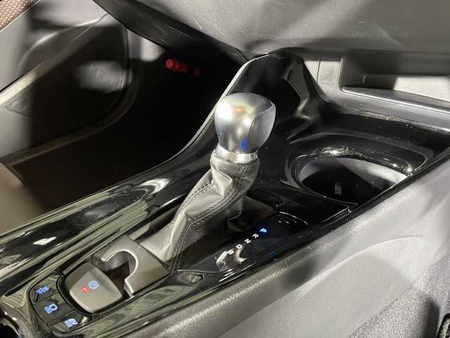 トヨタ Ｃ－ＨＲ G 福岡県 2017(平29)年 7.5万km ホワイトパールクリスタルシャイン フォグランプ/LEDヘッドライト/レーダークルーズコントロール/レーンキープアシスト/シートヒーター(D＋N席)/前後方向コーナーセンサー/フルセグテレビ/プッシュスタート/ETC/バックカメラ