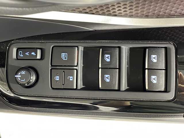 トヨタ Ｃ－ＨＲ G 福岡県 2017(平29)年 7.5万km ホワイトパールクリスタルシャイン フォグランプ/LEDヘッドライト/レーダークルーズコントロール/レーンキープアシスト/シートヒーター(D＋N席)/前後方向コーナーセンサー/フルセグテレビ/プッシュスタート/ETC/バックカメラ