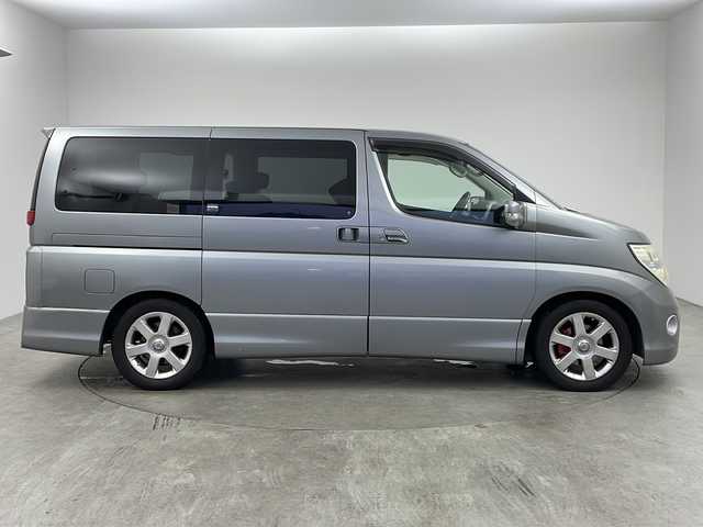 日産 エルグランド ハイウェイスター 兵庫県 2006(平18)年 10.3万km スパークリングシルバー ・社外HDDナビ/・ワンセグテレビ/・CD/MD再生/・バックカメラ/・AACエアコン/・ETC/・ハーフレザーシート/・片側パワースライドドア/・オートライト/・AFS/・HIDヘッドライト/・社外フロアマット/・純正アルミホイール/・三列シート/・Wエアバック/・リモコンキー/・ABS/・MTモード付AT