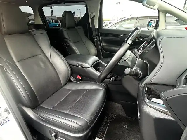 トヨタ アルファード S Cパッケージ 香川県 2019(令1)年 5.1万km ホワイトパールクリスタルシャイン 登録時走行距離：50982km/アルパイン11型ナビ/　CD DVD BT フルセグTV/バックカメラ　左サイドカメラ/アルパインフリップダウンモニター/Wサンルーフ/モデリスタエアロ（フロント　サイド　リアアンダー）/両側パワースライドドア/パワーバックドア/プリクラッシュセーフティシステム/レーンキープアシスト/レーダークルーズコントロール/ブラインドスポットモニター/クリアランスソナー/オートハイビーム/LEDヘッドライト/オートライト/フォグランプ/デジタルインナーミラー/前後ドライブレコーダー/ビルトインETC/レザーシート/シートベンチレーション/パワーシート/シートメモリ/オットマン/ステアリングヒーター/プッシュスタート/スマートキー/スペアキー