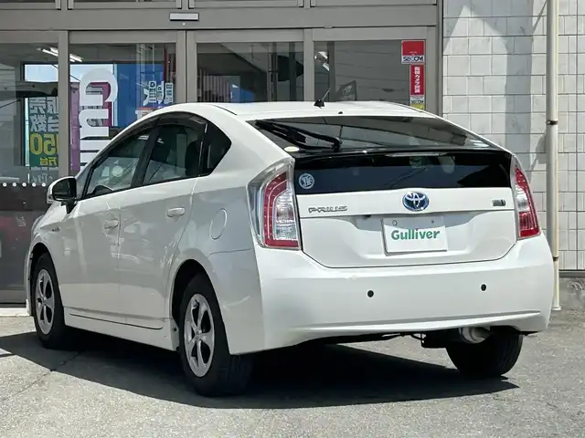 トヨタ プリウス G 岩手県 2014(平26)年 3.6万km ホワイトパールクリスタルシャイン 純正SDナビ(型式NSZT-W64）/(CD、DVD、BT、フルセグTV)/バックカメラ　/半革シート　　/ビルトインＥＴＣ　/クルーズコントロール　/運転席パワーシート　/純正踏み間違い防止装置　/フロントワイパーデアイサー　/ナビステアリングスイッチ　/社外ＡＷ１５インチ冬タイヤ有/フロントワイパーデアイサー/オートライト/フォグランプ/ドアバイザー/フロアマット/保証書