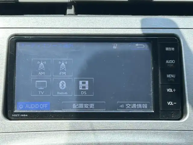トヨタ プリウス G 岩手県 2014(平26)年 3.6万km ホワイトパールクリスタルシャイン 純正SDナビ(型式NSZT-W64）/(CD、DVD、BT、フルセグTV)/バックカメラ　/半革シート　　/ビルトインＥＴＣ　/クルーズコントロール　/運転席パワーシート　/純正踏み間違い防止装置　/フロントワイパーデアイサー　/ナビステアリングスイッチ　/社外ＡＷ１５インチ冬タイヤ有/フロントワイパーデアイサー/オートライト/フォグランプ/ドアバイザー/フロアマット/保証書