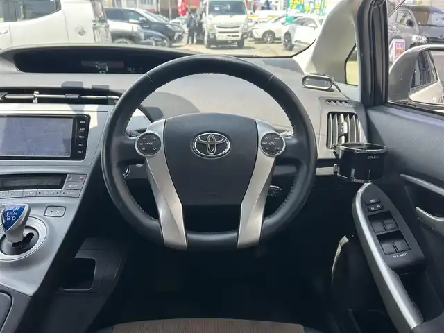 トヨタ プリウス G 岩手県 2014(平26)年 3.6万km ホワイトパールクリスタルシャイン 純正SDナビ(型式NSZT-W64）/(CD、DVD、BT、フルセグTV)/バックカメラ　/半革シート　　/ビルトインＥＴＣ　/クルーズコントロール　/運転席パワーシート　/純正踏み間違い防止装置　/フロントワイパーデアイサー　/ナビステアリングスイッチ　/社外ＡＷ１５インチ冬タイヤ有/フロントワイパーデアイサー/オートライト/フォグランプ/ドアバイザー/フロアマット/保証書
