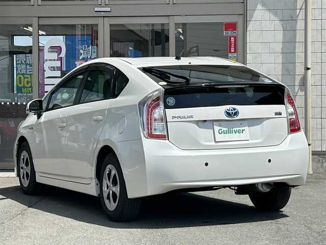 トヨタ プリウス G 岩手県 2014(平26)年 3.6万km ホワイトパールクリスタルシャイン 純正SDナビ(型式NSZT-W64）/(CD、DVD、BT、フルセグTV)/バックカメラ　/半革シート　　/ビルトインＥＴＣ　/クルーズコントロール　/運転席パワーシート　/純正踏み間違い防止装置　/フロントワイパーデアイサー　/ナビステアリングスイッチ　/社外ＡＷ１５インチ冬タイヤ有/フロントワイパーデアイサー/オートライト/フォグランプ/ドアバイザー/フロアマット/保証書