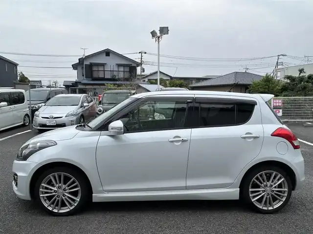 スズキ スイフト スポーツ 静岡県 2012(平24)年 4.9万km スノーホワイトパール ユーザー買取車両/純正SDナビ（AVC-MRZ05）/【CD/地デジTV】/純正LEDヘッドライト/純正17インチAW/クルーズコントロール/プッシュスタートボタン/MTモード付AT/パドルシフト/ETC/スマートキー/スペアキー×1/取扱説明書