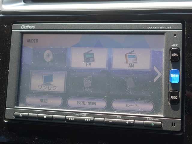 ホンダ フィット ハイブリット Lパッケージ 山形県 2015(平27)年 8.3万km プレミアムホワイトパールⅡ シティブレーキアクティブシステム/純正メモリナビ/　　【CD BT ワンセグ】/バックカメラ/クルーズコントロール/LEDオートヘッドライト/ハーフレザーシート/15インチアルミホイール/アイドリングストップ/ステアリングスイッチ/電動格納ウィンカーミラー/純正フロアマット/ドアバイザ―/スマートキー/ETC