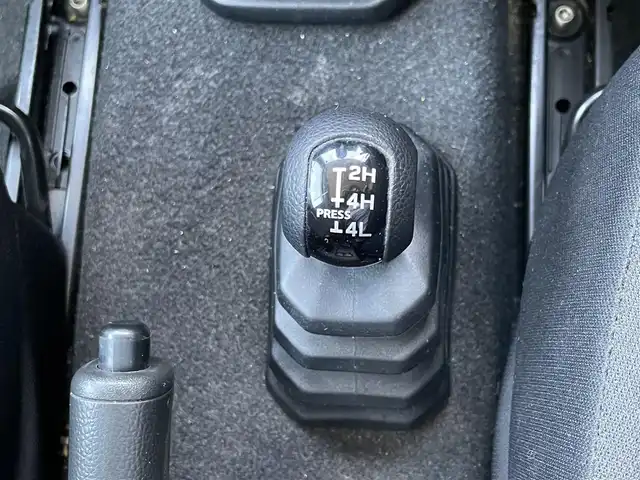 スズキ ジムニー XL 道央・札幌 2018(平30)年 6.9万km ジャングルグリーン パートタイム4WD/5速MT/社外オーディオ/FM/AM/CD/iPod/横滑り防止システム/前席シートヒーター/純正フロアマット/スマートキー/プッシュスタート/スペアキー1本/冬タイヤ積込み/175/80R16　2024年式 山7mm