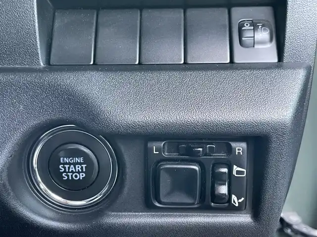 スズキ ジムニー XL 道央・札幌 2018(平30)年 6.9万km ジャングルグリーン パートタイム4WD/5速MT/社外オーディオ/FM/AM/CD/iPod/横滑り防止システム/前席シートヒーター/純正フロアマット/スマートキー/プッシュスタート/スペアキー1本/冬タイヤ積込み/175/80R16　2024年式 山7mm