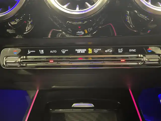 メルセデス・ベンツ ＧＬＡ２００ｄ 4マチック AMGライン 静岡県 2020(令2)年 3.3万km コスモスブラック ＭＢＵＸナビ　ＴＶ　/３６０°カメラ　/ＢＴ　ＵＳＢ　/ＡＣＣ　ＬＫＡ　ＢＳＭ　/ハーフレザー　シートヒーター　マッサージシート　/パワーバックドア　/アンビエントライト　/パドルシフト　/ワイヤレス充電　/ＬＥＤヘッドライト /ETC2.0