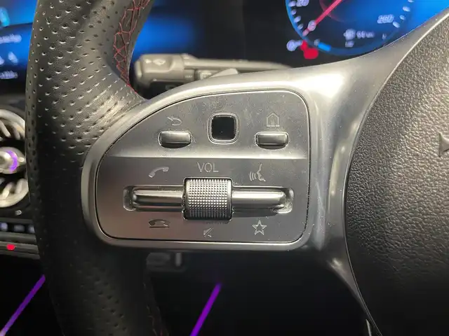 メルセデス・ベンツ ＧＬＡ２００ｄ 4マチック AMGライン 静岡県 2020(令2)年 3.3万km コスモスブラック ＭＢＵＸナビ　ＴＶ　/３６０°カメラ　/ＢＴ　ＵＳＢ　/ＡＣＣ　ＬＫＡ　ＢＳＭ　/ハーフレザー　シートヒーター　マッサージシート　/パワーバックドア　/アンビエントライト　/パドルシフト　/ワイヤレス充電　/ＬＥＤヘッドライト /ETC2.0