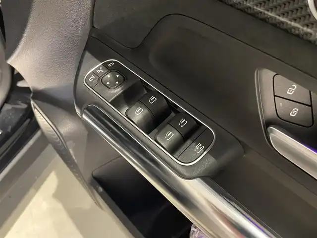 メルセデス・ベンツ ＧＬＡ２００ｄ 4マチック AMGライン 静岡県 2020(令2)年 3.3万km コスモスブラック ＭＢＵＸナビ　ＴＶ　/３６０°カメラ　/ＢＴ　ＵＳＢ　/ＡＣＣ　ＬＫＡ　ＢＳＭ　/ハーフレザー　シートヒーター　マッサージシート　/パワーバックドア　/アンビエントライト　/パドルシフト　/ワイヤレス充電　/ＬＥＤヘッドライト /ETC2.0