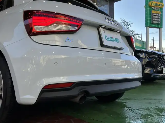 アウディ Ａ１ SB 1．0TFSI 神奈川県 2015(平27)年 6.9万km グレイシアホワイトメタリック 【　アウディ　A1 スポーツバック　1.4TFSI 】/純正SDナビ フルセグTV/CD/DVD/SD/Bluetooth/パーキングエイド/ビルトインETC/純正HIDヘッドライト/オートライト/スマートキー/プッシュスタート/スペアキー/純正15インチアルミホイール/ステアリングリモコン/サイドエアバッグ/カーテンエアバッグ/新車保証書/取扱説明書