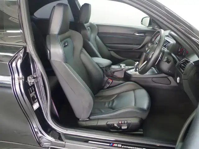 ＢＭＷ Ｍ２ コンペティション 兵庫県 2019(令1)年 1.8万km サファイアブラックP harman/kardon HiFiサウンド・システム/（360W、12スピーカー、7チャンネル・サラウンド）/純正ナビ/バックカメラ/ETC/黒革シート/パワーシート/シートヒーター/純正19インチAW/ドライビングアシスト/衝突軽減/LDW/アダプティブLEDヘッドライト/（LEDハイ／ロービーム、LEDスモール・ライト・リング。光軸自動調整機構付）/コンフォートアクセス/ドライブレコーダー