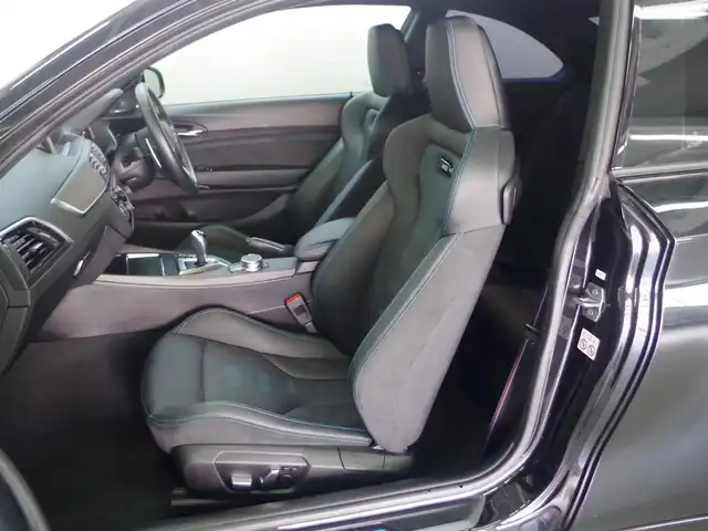 ＢＭＷ Ｍ２ コンペティション 兵庫県 2019(令1)年 1.8万km サファイアブラックP harman/kardon HiFiサウンド・システム/（360W、12スピーカー、7チャンネル・サラウンド）/純正ナビ/バックカメラ/ETC/黒革シート/パワーシート/シートヒーター/純正19インチAW/ドライビングアシスト/衝突軽減/LDW/アダプティブLEDヘッドライト/（LEDハイ／ロービーム、LEDスモール・ライト・リング。光軸自動調整機構付）/コンフォートアクセス/ドライブレコーダー