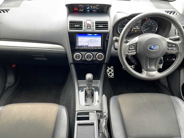 スバル インプレッサ スポーツ 1．6i－S アイサイト 道東・釧路十勝 2016(平28)年 7.6万km クリスタルホワイトP ・４WD/・純正ダイアトーンサウンドナビ/（BT・CD・DVD・ラジオ・フルセグ）/・バックカメラ/・アイサイト/・衝突被害軽減ブレーキ/・白線逸脱防止機能/・横滑り防止装置/・アイドリングストップ/・ドアバイザー/・ウィンカーミラー/・電動格納ミラー/・フォグライト/・レータークルーズコントロール/・純正ドライブレコーダー/・ハーフレザーシート/・オートライト/・純正16インチアルミホイール付夏タイヤ積込