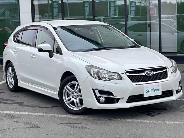 スバル インプレッサ スポーツ 1．6i－S アイサイト 道東・釧路十勝 2016(平28)年 7.6万km クリスタルホワイトP ・４WD/・純正ダイアトーンサウンドナビ/（BT・CD・DVD・ラジオ・フルセグ）/・バックカメラ/・アイサイト/・衝突被害軽減ブレーキ/・白線逸脱防止機能/・横滑り防止装置/・アイドリングストップ/・ドアバイザー/・ウィンカーミラー/・電動格納ミラー/・フォグライト/・レータークルーズコントロール/・純正ドライブレコーダー/・ハーフレザーシート/・オートライト/・純正16インチアルミホイール付夏タイヤ積込