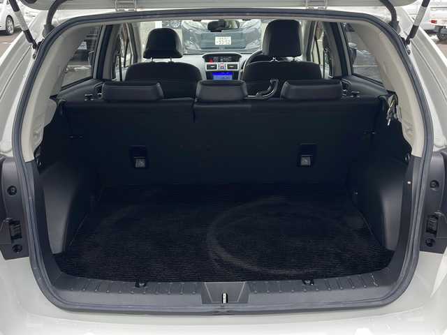 スバル インプレッサ スポーツ 1．6i－S アイサイト 道東・釧路十勝 2016(平28)年 7.6万km クリスタルホワイトP ・４WD/・純正ダイアトーンサウンドナビ/（BT・CD・DVD・ラジオ・フルセグ）/・バックカメラ/・アイサイト/・衝突被害軽減ブレーキ/・白線逸脱防止機能/・横滑り防止装置/・アイドリングストップ/・ドアバイザー/・ウィンカーミラー/・電動格納ミラー/・フォグライト/・レータークルーズコントロール/・純正ドライブレコーダー/・ハーフレザーシート/・オートライト/・純正16インチアルミホイール付夏タイヤ積込