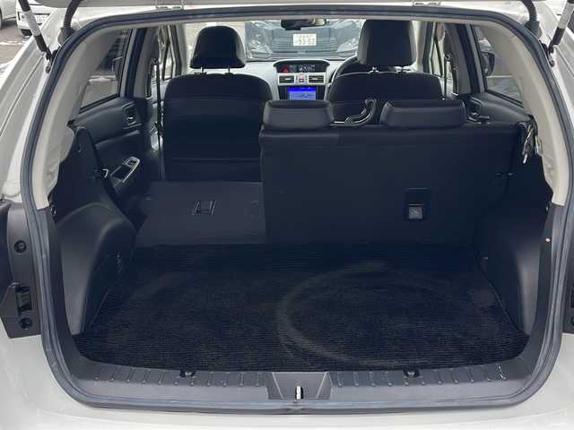 スバル インプレッサ スポーツ 1．6i－S アイサイト 道東・釧路十勝 2016(平28)年 7.6万km クリスタルホワイトP ・４WD/・純正ダイアトーンサウンドナビ/（BT・CD・DVD・ラジオ・フルセグ）/・バックカメラ/・アイサイト/・衝突被害軽減ブレーキ/・白線逸脱防止機能/・横滑り防止装置/・アイドリングストップ/・ドアバイザー/・ウィンカーミラー/・電動格納ミラー/・フォグライト/・レータークルーズコントロール/・純正ドライブレコーダー/・ハーフレザーシート/・オートライト/・純正16インチアルミホイール付夏タイヤ積込