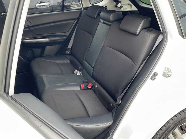 スバル インプレッサ スポーツ 1．6i－S アイサイト 道東・釧路十勝 2016(平28)年 7.6万km クリスタルホワイトP ・４WD/・純正ダイアトーンサウンドナビ/（BT・CD・DVD・ラジオ・フルセグ）/・バックカメラ/・アイサイト/・衝突被害軽減ブレーキ/・白線逸脱防止機能/・横滑り防止装置/・アイドリングストップ/・ドアバイザー/・ウィンカーミラー/・電動格納ミラー/・フォグライト/・レータークルーズコントロール/・純正ドライブレコーダー/・ハーフレザーシート/・オートライト/・純正16インチアルミホイール付夏タイヤ積込